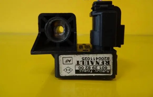 Renault Megane II Airbag deployment crash/impact sensor 8200411025