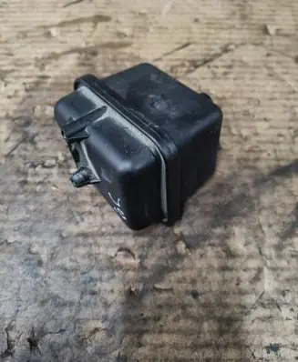 Volkswagen PASSAT B6 Vacuum air tank 03G129808