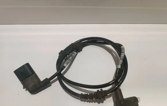 Mercedes-Benz E W213 Front ABS sensor wiring A2135403605 2135403605