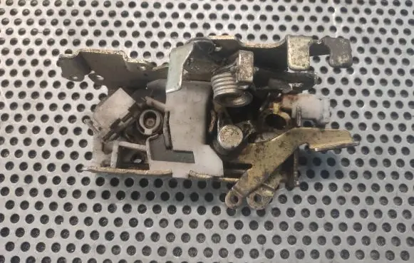 Mercedes-Benz Sprinter W901 W902 W903 W904 Front door lock 9017201035