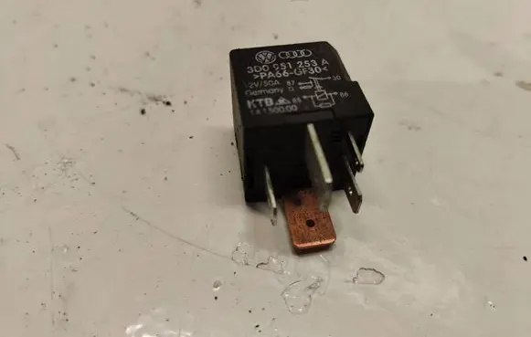 Volkswagen PASSAT B6 Other relay 3D0951253A 14150000
