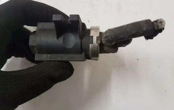 Audi A4 S4 B6 8E 8H Turbo solenoid valve 8E0906627 72290313