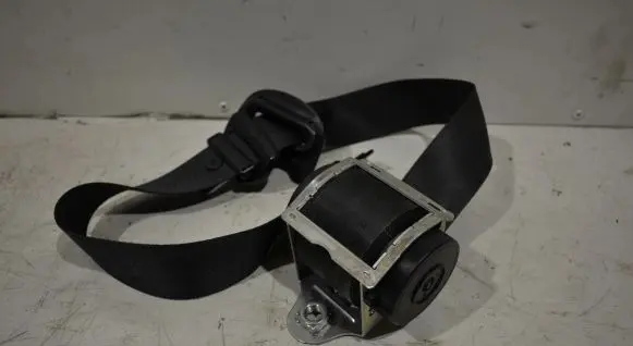 Mini One - Cooper R50 - 53 Front seatbelt 7118129