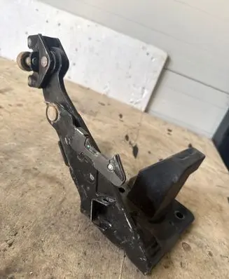 Renault Master III Sliding door lower roller guide/hinge 745961469R