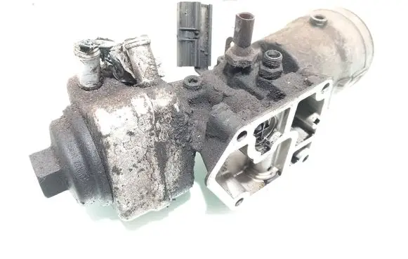 Volkswagen Touran I Oil filter cover 045115389E