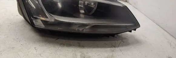 Volkswagen Jetta VI Headlight/headlamp