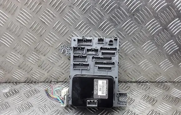 Honda FR-V Fuse module sjhe013