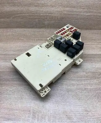 Chrysler 300M Fuse module 16238AC