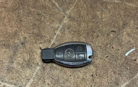 Mercedes-Benz C W205 Ignition key/card 