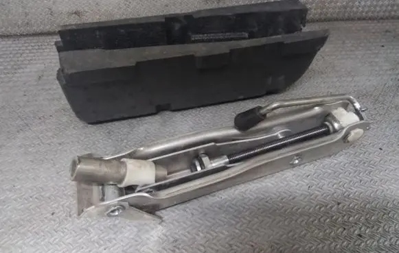 Audi A2 Lift Jack 8Z0011031A