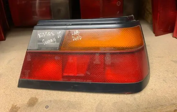 Nissan Sunny Rear/tail lights 4390