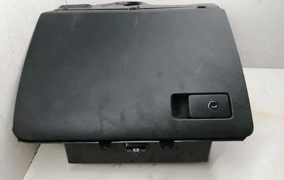 Volkswagen PASSAT B6 Glove box 3C1857114 T0024226 P0108696