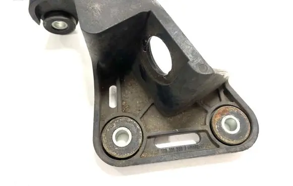 Volkswagen PASSAT B6 Gear shift cable bracket 1K0711789J 1K0711789