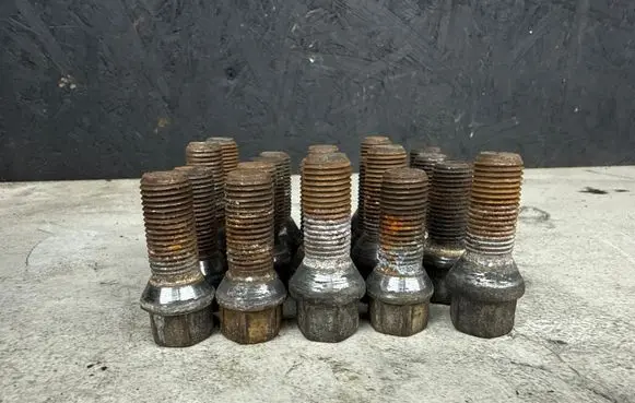 Mercedes-Benz C W204 Nuts/bolts