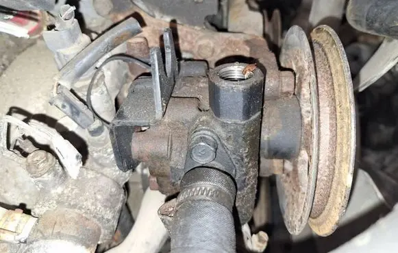 Ford Maverick Power steering pump