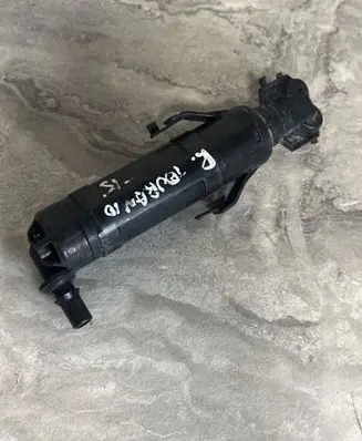 Volkswagen Touran II Headlight washer spray nozzle 1T0955104B