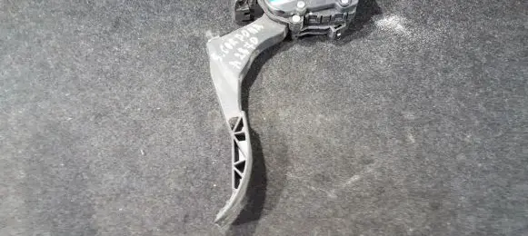 Accelerator throttle pedal