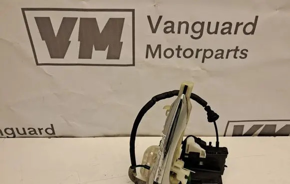 Hyundai i40 Front door lock 813203Z010