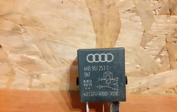 Volkswagen Touran III Other relay 4H0951253C