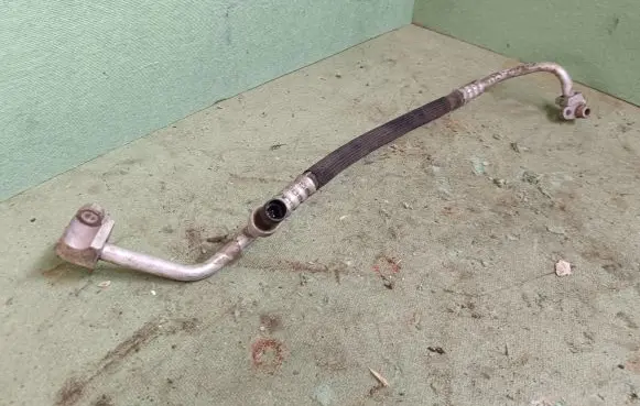 Renault Trafic II (X83) Engine coolant pipe/hose