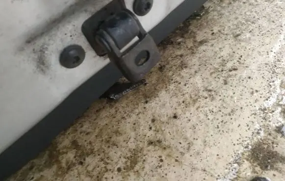 Skoda Octavia Mk2 (1Z) Rear door check strap stopper