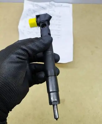 Mercedes-Benz C W204 Fuel injector A6510704987 28348371 1217803391853
