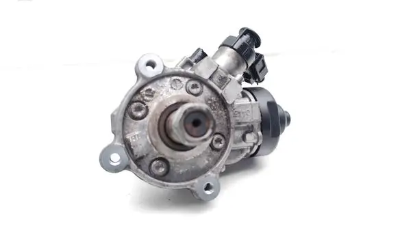 Volkswagen Golf VII Fuel injection high pressure pump 04L130755D