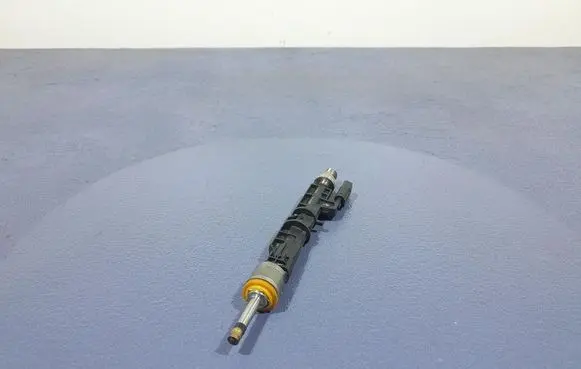 BMW M5 Fuel injector 7852362