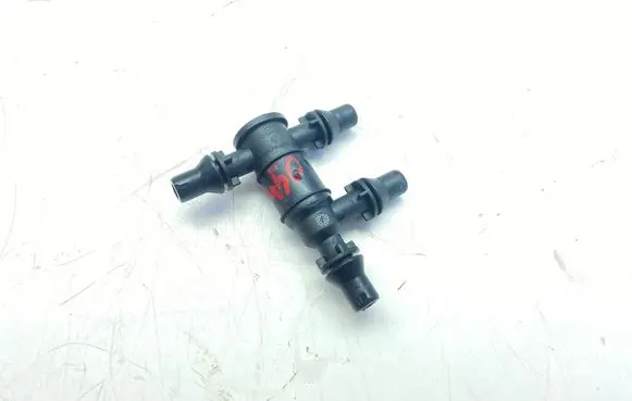 Engine coolant pipe/hose