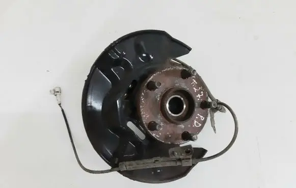 Toyota Corolla Verso AR10 Front wheel hub