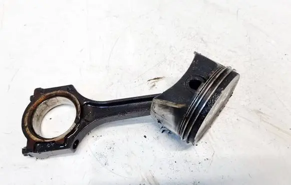Ford Focus Piston with connecting rod 