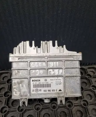 Volkswagen Golf III Engine control unit/module 0261203647 032906026G 26SA0000