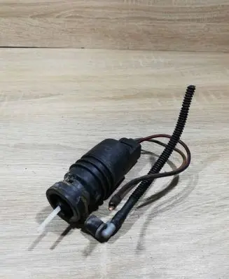 BMW X5 E53 Windscreen/windshield washer pump 1813914725