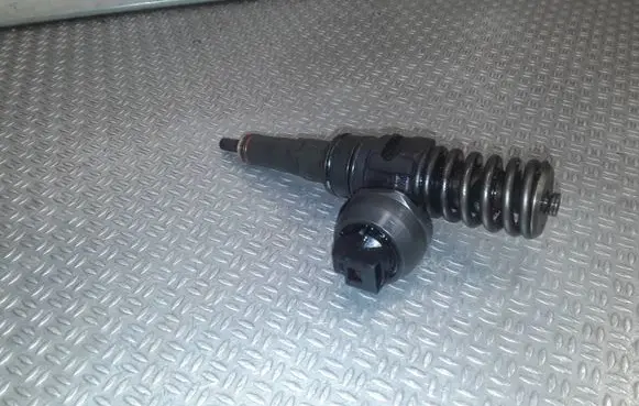 Volkswagen Sharan Fuel injector 038130073ak 0414720038