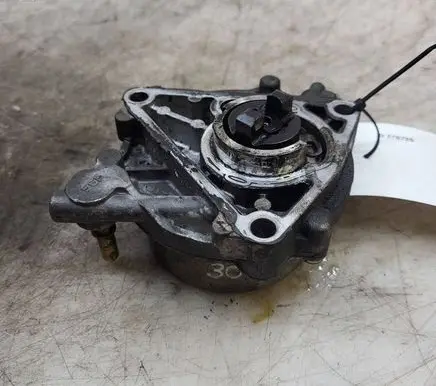 Opel Zafira B Vacuum pump 55205441