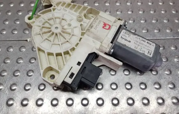 Audi Q7 4L Front door window regulator motor S27698950 4L0959802B