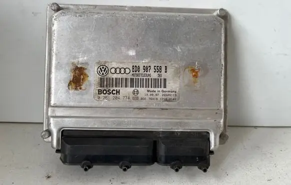 Volkswagen PASSAT B5.5 Engine control unit/module 8D0907558B 26SA5119 0261204774
