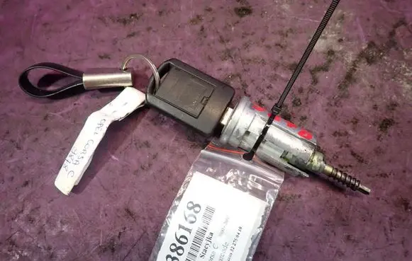 Opel Corsa C Ignition lock 