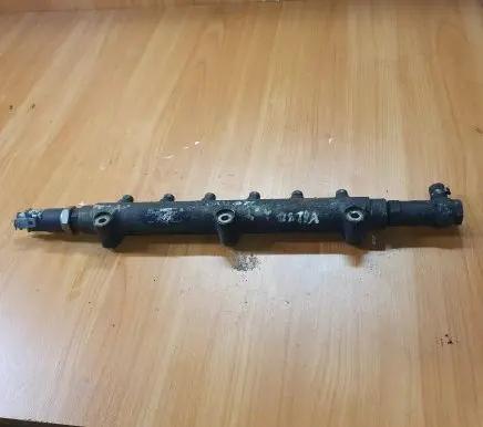 Volvo V70 Fuel main line pipe 8658252 0445215010