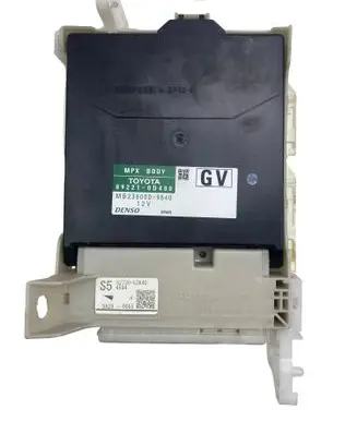 Toyota Yaris Fuse module 892210D400