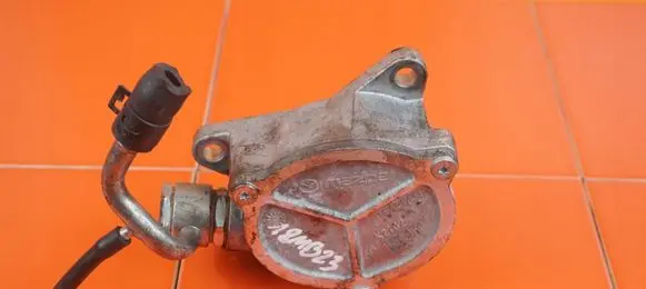 Mazda 6 Vacuum pump SH01136B0 18MB23