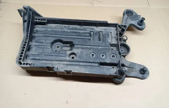 Volkswagen Golf VII Battery tray 5Q0915321H 5Q0915331J