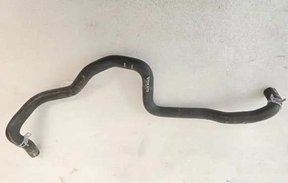 Engine coolant pipe/hose