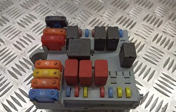 Alfa Romeo 159 Fuse box cover 50510968