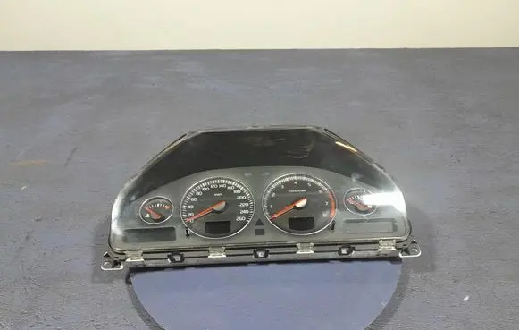 Volvo S60 Speedometer (instrument cluster) 30746097
