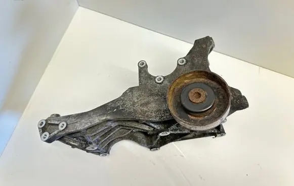 Audi A4 S4 B6 8E 8H Engine mounting bracket 06B903143L