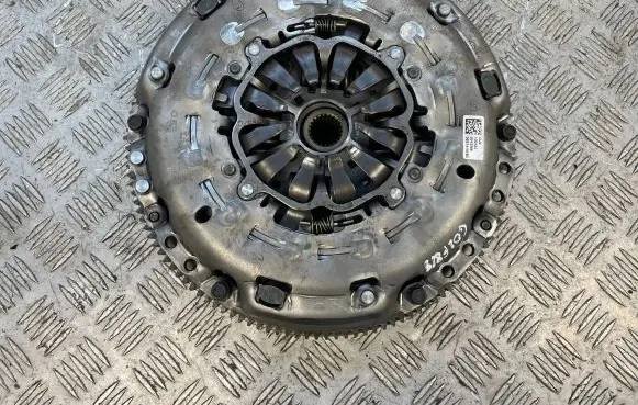 Volkswagen Golf VIII Clutch set kit 05E141015D 05E105266C