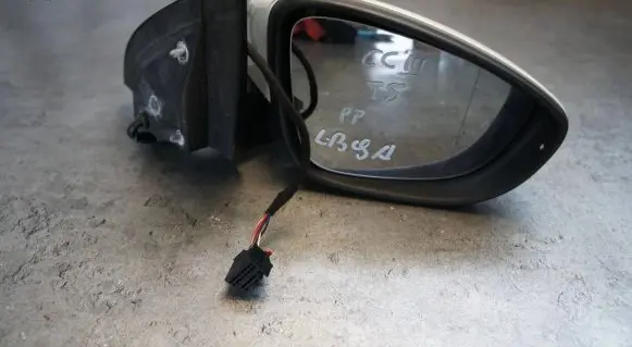 Volkswagen PASSAT CC Front door electric wing mirror 
