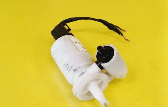 Mini One - Cooper R50 - 53 Windscreen/windshield washer pump 8377428