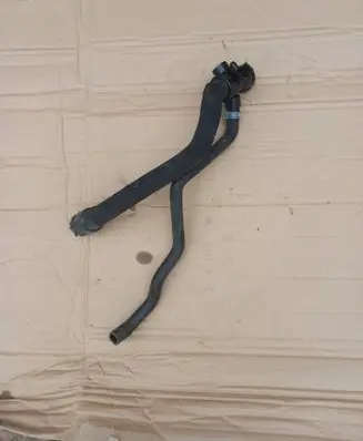 Engine coolant pipe/hose